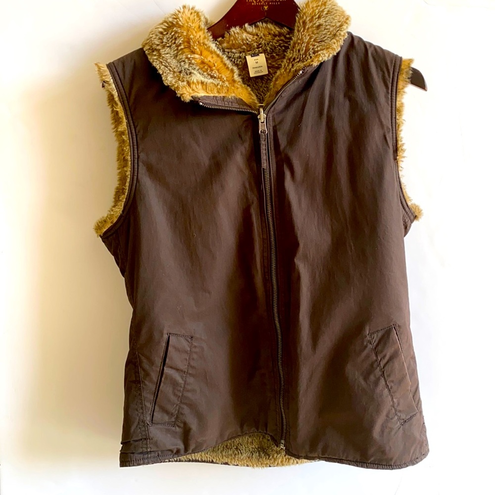 Women's Gap Reversible Faux Fur Vest. Size medium